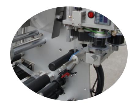 10 ml etiketmasjien vir klein bottels met 'n sertifikaat-dubbellaag etiketplakker