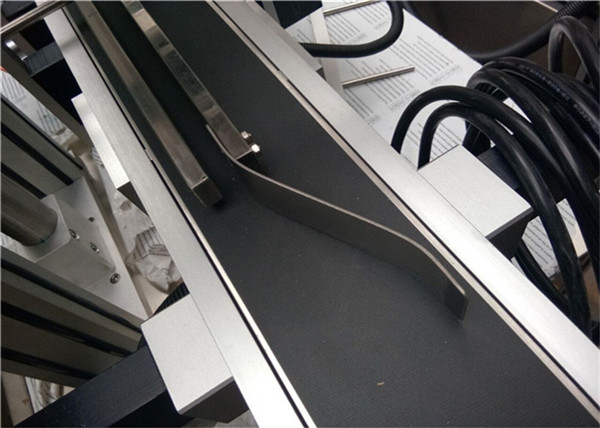 Volledige outomatiese etiketteringsmasjien vir die etikettering van leë koevertjiesakkies