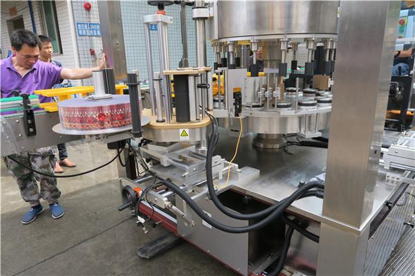 CE-etiketmasjien vir roterende plakkers Enkel vol outomatiese bottel gevleuel