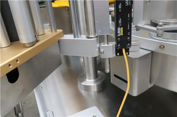 Hoëspoed-etiketmasjien vir roterende plakker met gordel vir vulmasjiene