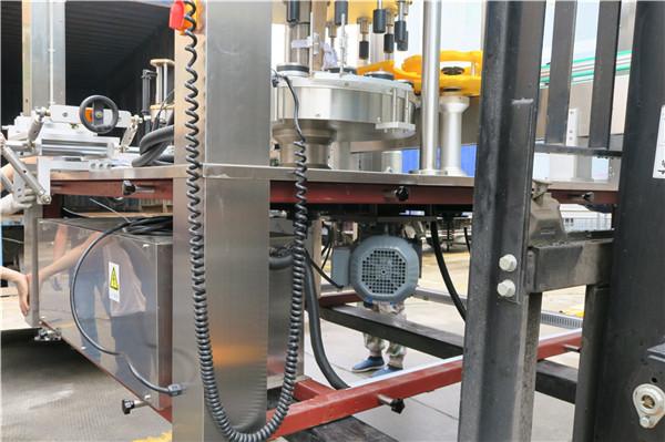 Ronde bottel roterende plakker etikettering masjien toerusting Dikte ≥ 30mm