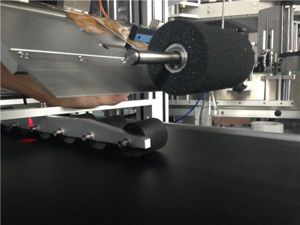 Bladsy self gom etiketteermasjien vir hangplaat / kaart / sak 200 kg