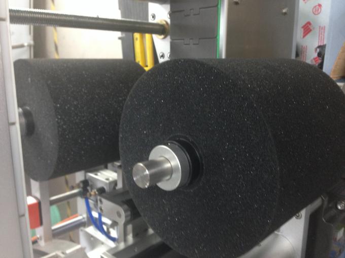 Bediener Motor Bottel Etikettermasjien Vir Ronde / Plat / Sqaure Fles