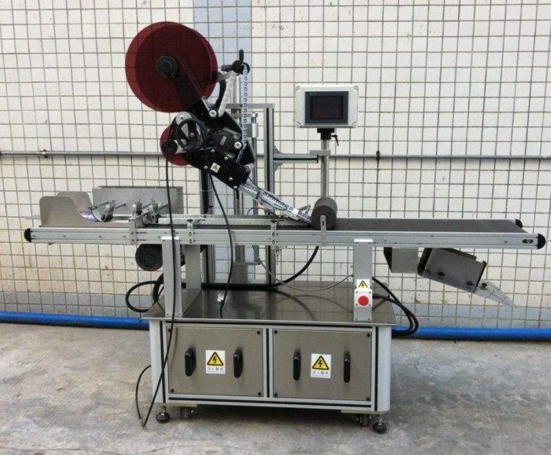 China Top etiketteringsmasjien vir masker / onverpreide karton / papiersakke, plat verskaffer van die oppervlaketiketaanwender
