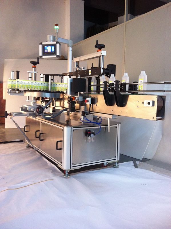 China Drank vierkantige botteletiketmasjien dubbelzijdige plakkeretiketverskaffer