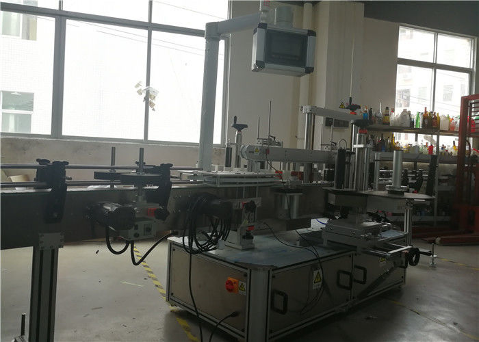 China Selfkleefende plakkeretiketmasjien vir chemiese, waterplastiek bottelstokkie 3 etikette verskaffer