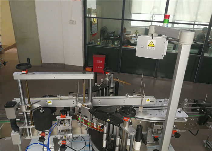 Sjina outomatiese etiketmasjien vir dubbelkantige plakplate, plastiekflesetiketmasjiene vir kosmetiese industrie verskaffer