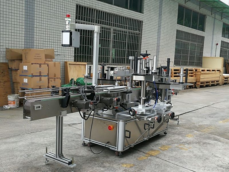 Sjina Self Adhesive Sticker Labelling Machine plak 3 etikette op een bottelverskaffer